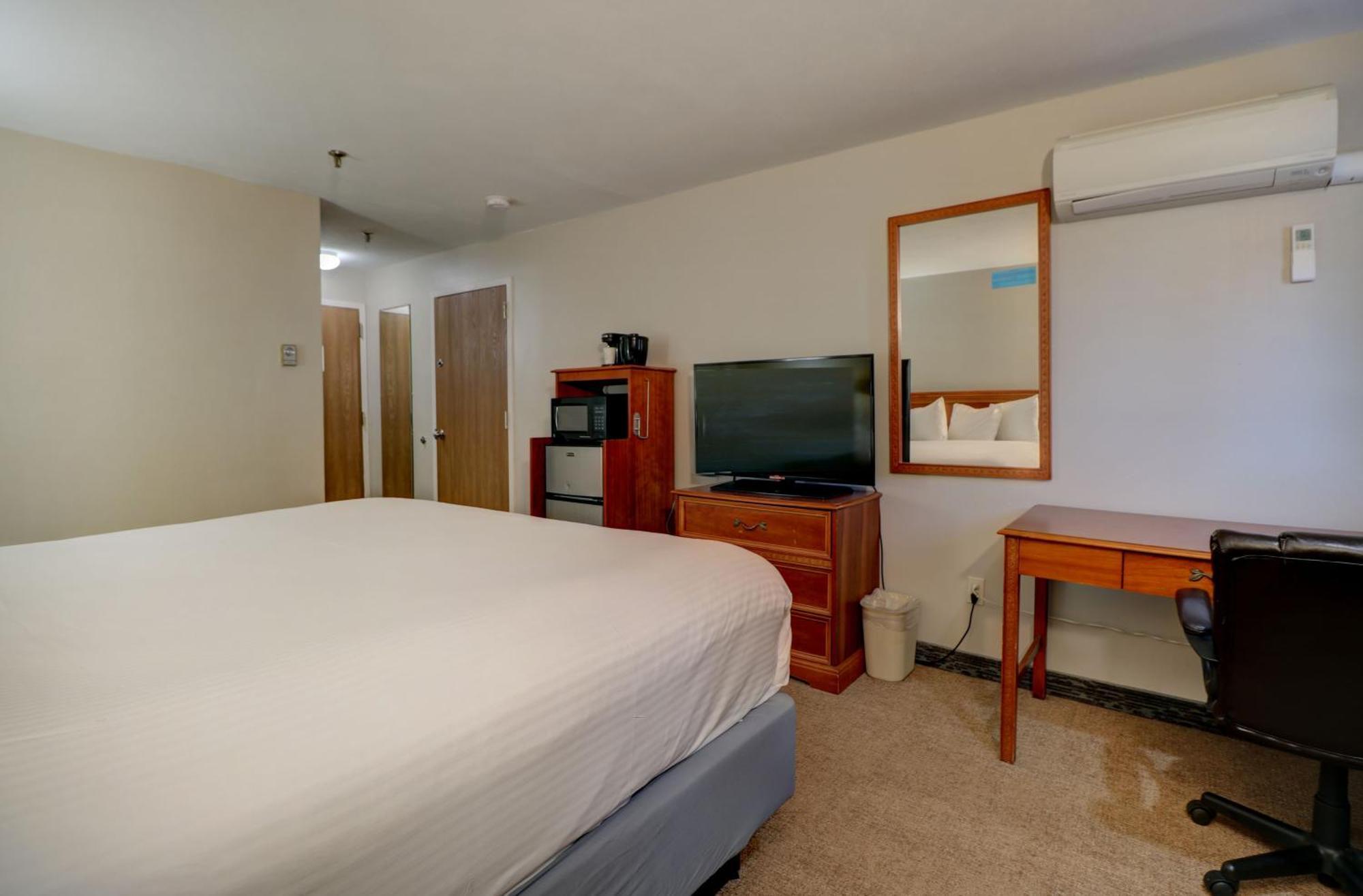 Anchorage Inn And Suites Portsmouth Exteriör bild