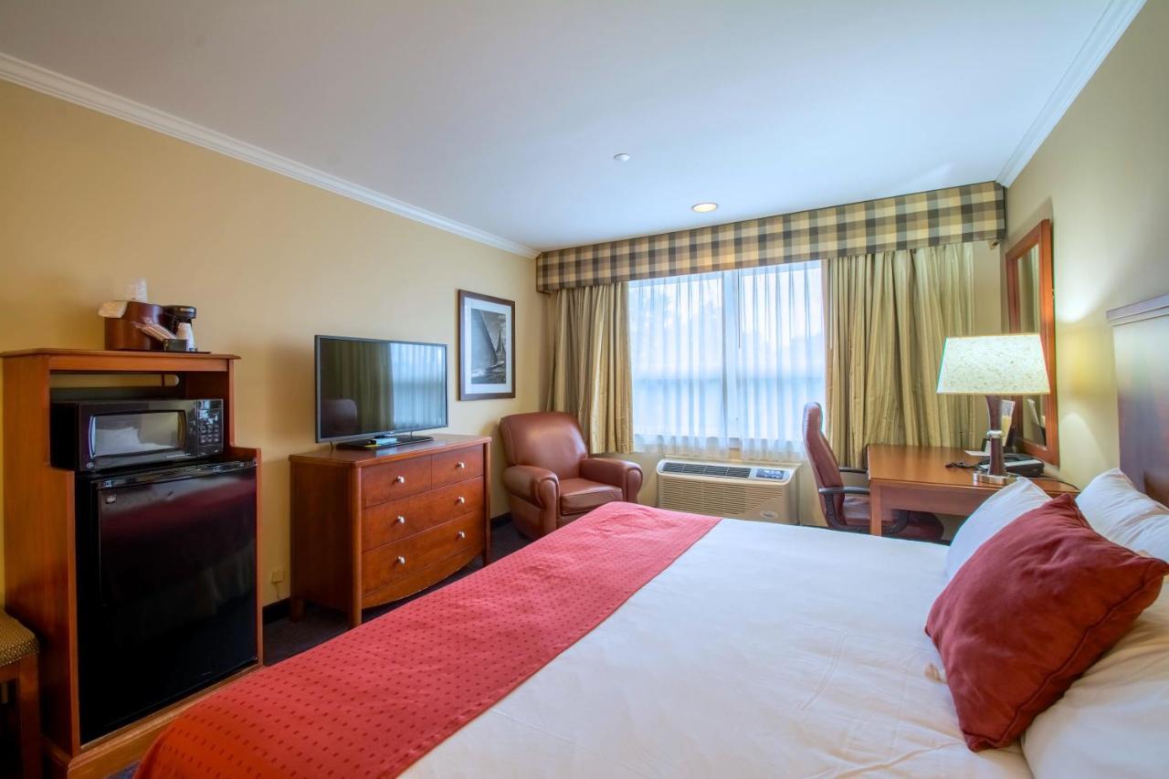 Anchorage Inn And Suites Portsmouth Exteriör bild